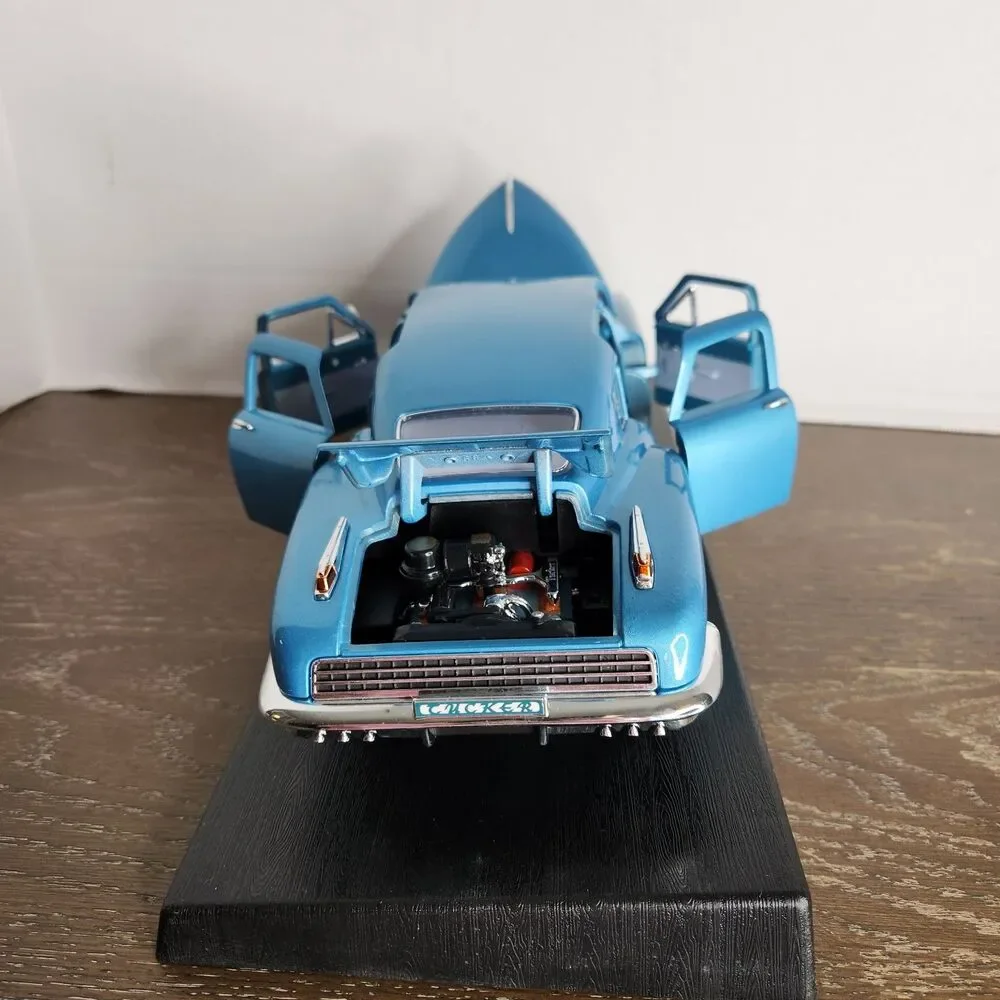 Road Legends 1948 Aqua Blue Tucker 1:18 Diecast Car # 92268 With Box and Stand